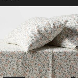 Floral Patterned Bedding Set